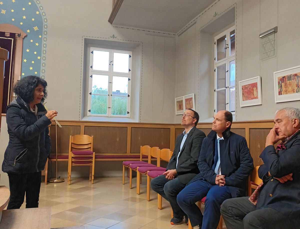 Besuch der Synagoge in Ermreuth mit Antisemitismusbeauftragten Dr. Ludwig Spaenle (rechts) im November 2022
